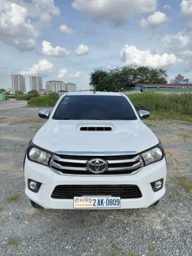 Revo 016 ឡានខ្ចីស្រស់លេងហេីយស្អាត