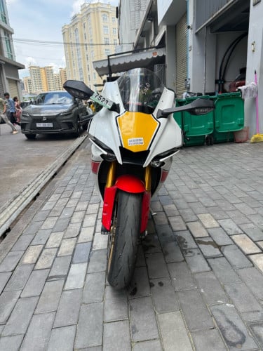 Yamaha YZFR1