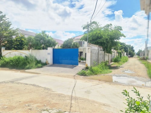 ដីកែងសម្រាប់លក់ ភ្នំពេញ​ថ្មី​ សែនសុខ​