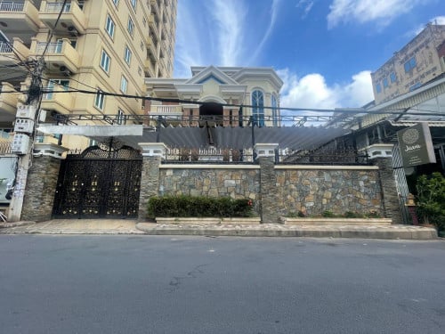 វីឡាសម្រាប់ជួល នៅជិតផ្សារទួលទំពូង | Villa for rent near Toul Tumpong market