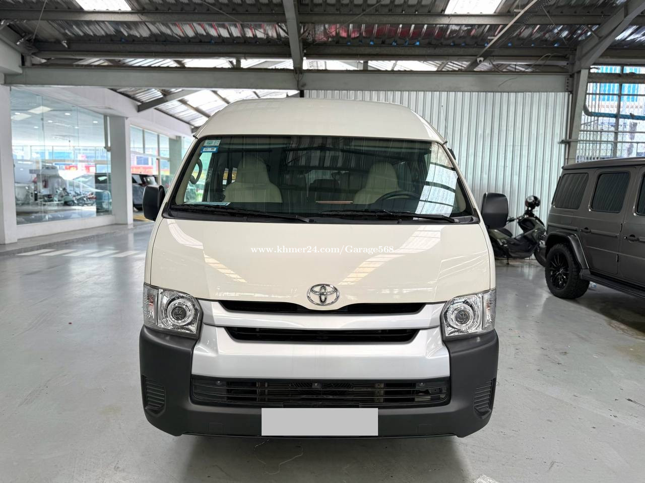 Toyota Hiace 2017 VIP price in Phsar Depou Muoy, Tuol