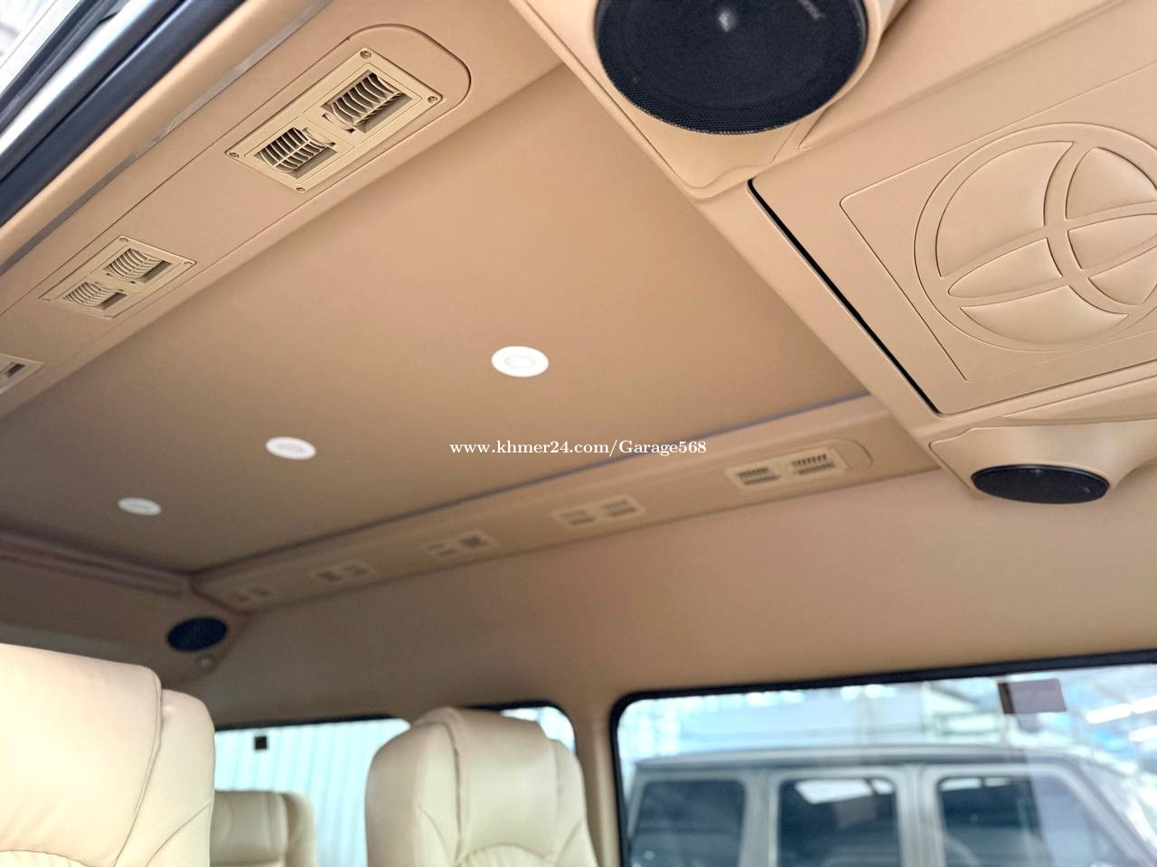 Toyota Hiace 2017 VIP price in Phsar Depou Muoy, Tuol