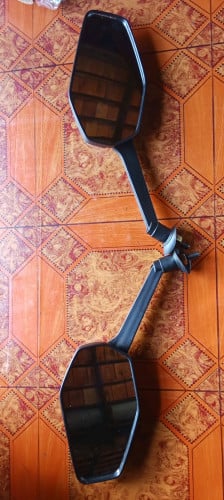 កញ្ចក់សម្រាប់ដាក់ម៉ូតូ