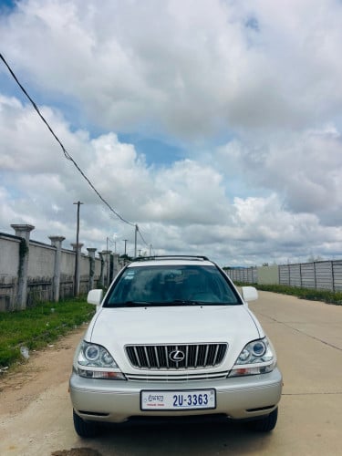 ឡានស្អាត មិនមានបុកប៉ះ