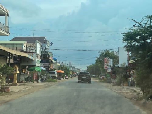 ដីកែងលក់ធូរចរចារ