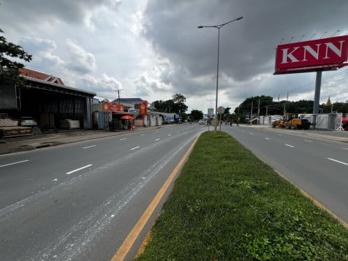 ឃ្លាំងលក់12*140=ផ្លង់រឹង1316ការ៉េ ដីជាប់ផ្លូវជាតិ6A កន្ទុយជាប់ផ្លូវបេតង់ទន្លេ