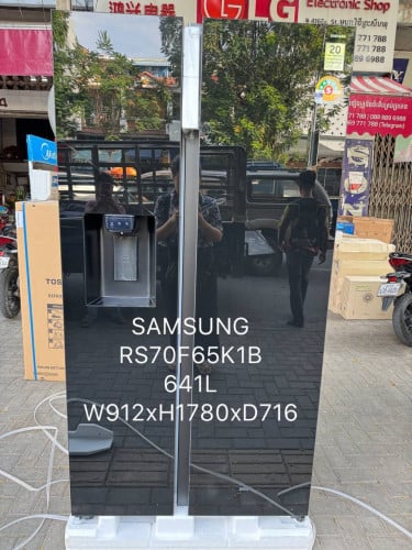 ទូទឹកកក Samsung Side by Side កញ្ចក់ (RS70F65K1BST)