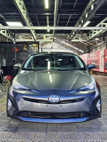 Prius 2016 option 4 touring ពណ៌ប្រផេះ