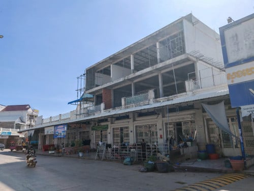 ផ្ទះលក់បួនល្វែង នៅបុរីញូថោន អូរដឹម