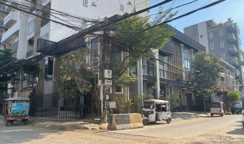 ផ្ទះកែងសម្រាប់លក់ នៅសង្កាត់បឹងកេងកង | Corner house for sale in Sangkat Boeung Keng Kang