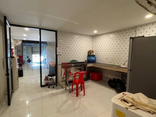 ๐ฆShop House Available for Urgent Sale at a Special Price (Negotiable).