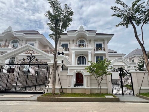 វីឡាឃ្វីនសម្រាប់ជួល | Villa Queen for Rent