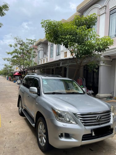 Lexus 570 2010 កាល់ទិញ85000$ លក់វិញតែ 46500$ ខាតពាក់កណ្តាល👉 𝐄𝐧𝐠𝐢𝐧𝐞 : V8👉