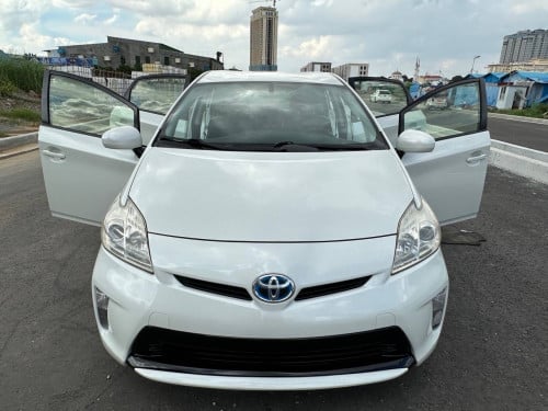 TOYOTA PRIUS 2013 PERSONA SERIES SE ប្រភេទមេឡានស្អាតតំលៃល្អ