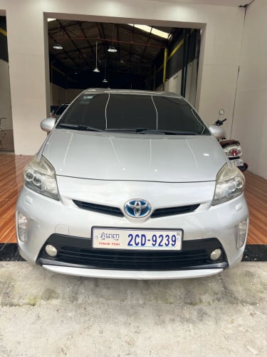 Toyota prius option 5 advance year 2012