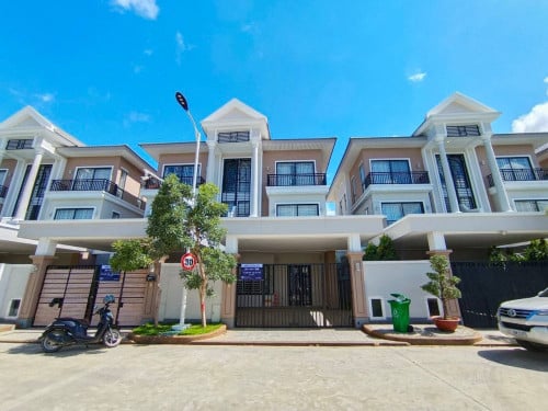 Twin Villa For Rent / 双拼别墅出租