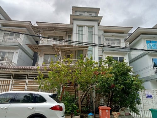 Villa for sale and Rent at Borey New world Makro Sensok