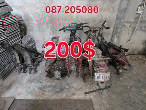 លក់គ្រឿងម៉ាស៊ីនម៉ូតូដឹក