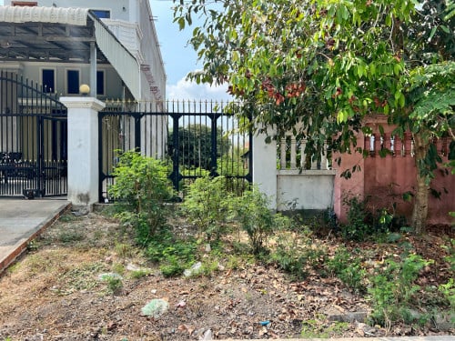 ដីលក់ភូមិស្នោរ