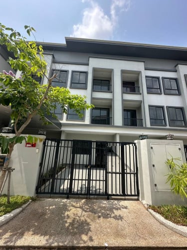 វីឡា LBF សម្រាប់លក់នៅបុរី ជីបម៉ុង 598 ផ្លូវជាសុផារ៉ា រាជធានីភ្នំពេញ