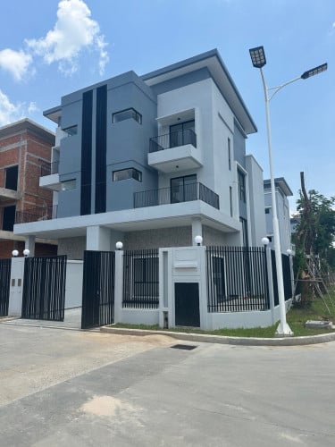 វីឡាភ្លោះ កែង (Twin) សម្រាប់លក់ ក្នុងបុរី Lapalm Spring (ជិតព្រលានយន្តហោះថ្មី)