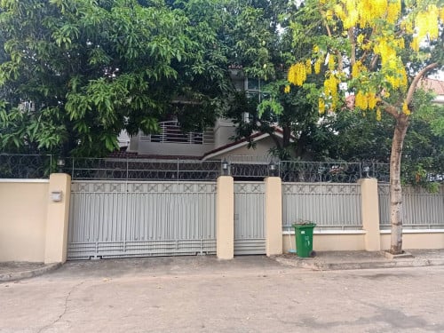 វីឡាសម្រាប់ជួលក្នុងបុរីឧទ្យាទន្លេបាសាក់ | villa for rent in Borey Basac Gaden City