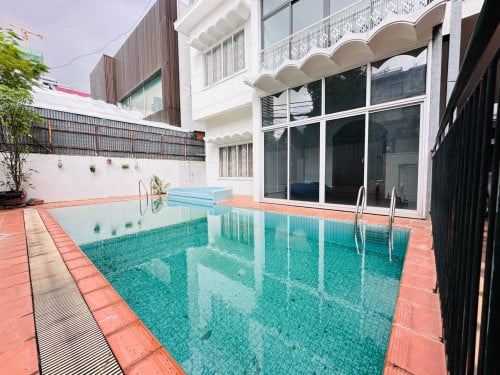 10 Bedrooms with Swimming pool VILLA FOR RENT - BKK1 AREA