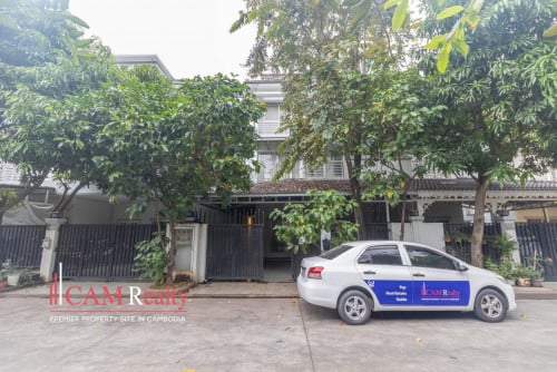 4 បន្ទប់គេង ធ្វីនវីឡាប៊ី សម្រាប់លក់ក្នុងបុរីប៉េងហួតបឹងស្នោរ