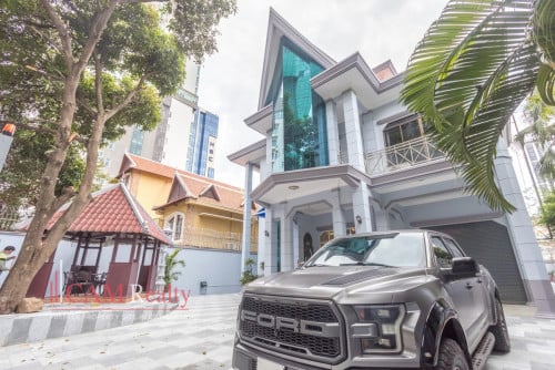 Newly Renovated 7 Bedroom Villa For Rent in BKK1