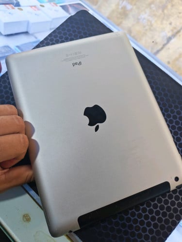 iPad 4 32g ខូចថ្ម