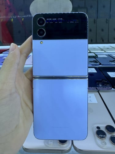 Samsung Galaxy Z Flip4, 256g, Korea ប្រេីSim1 និង E-sim1 នៅស្អាត 97%