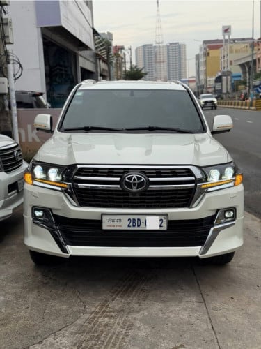 Toyota Land Cruiser ឆ្នាំ2013 ឡើងក្នុងក្រៅទៅ021 V6 សាំង Full option