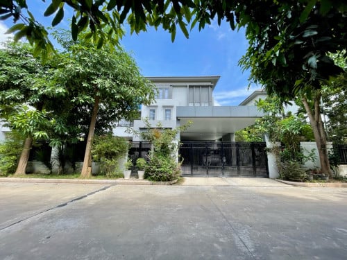 Villa Queen for rent at Borey Chip Mong Park Land 598