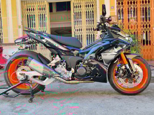 winner X V3 022 លេងកង់ធំ សាកស៊ី BMW S1000RR