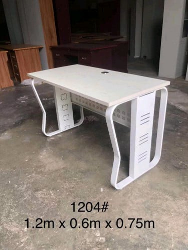 តុជើងដែក