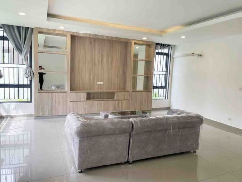 វីឡាឃ្វីនសម្រាប់ជួល នៅក្នុងបុរីជីបម៉ុង ដឹផាកលែន ផ្លូវឯ.ឧ ជាសុផារ៉ា(៥៩៨)