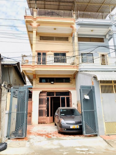 ផ្ទះល្វែងលក់ ក្នុងក្រុង តំបន់ប្រជំុជន ចំណូលជួល 350$/ខែ