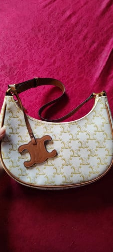 ប្រេនCELINE លក់វិញកាន់បានម្ដងមានបងៗណាចង់បានអត់💥💥💌💌0888453711 061926289