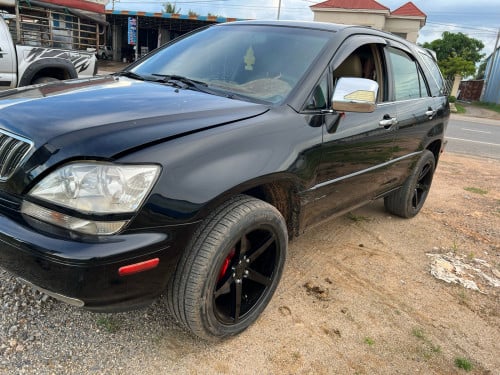 លុចស៊ិសRX300ឆ្នាំ99ប៉ុងពីរមេឡាន