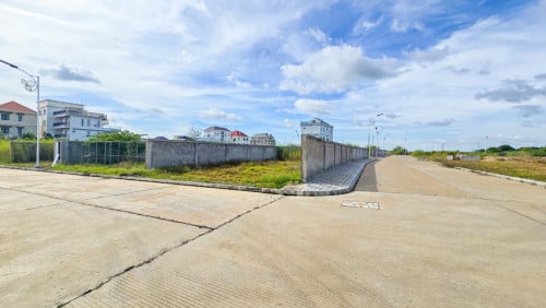 🏡ដីកែង សម្រាប់លក់!! ទីតាំង ៖ នៅគម្រោងដីឡូតិ៍អ័រគីដេ ផ្លូវជាតិលេខ6A ខណ្ឌជ្រោយចង្វារ