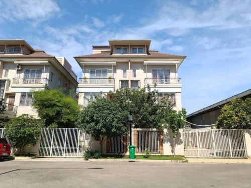 🏡ផ្ទះវីឡាភ្លោះ សម្រាប់លក់ នៅក្នុងបុរីប៉េងហួតបឹងស្នោរ (គម្រោង Platinum )