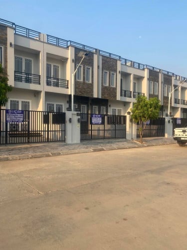 ផ្ទះជួល (ថ្មី 100%) 150$ ចរចារ កក់១ បង់១