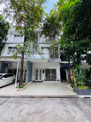 4 Bedrooms For Rent At Peng Hout Beoung Snor