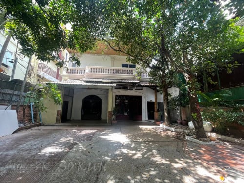 Office Villa and Residence for rent at South of Russian Market