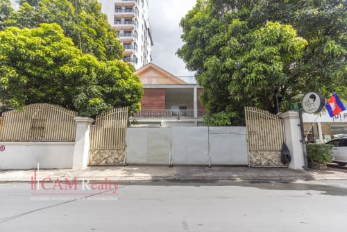 Spacious Commercial Villa For Rent in BKK1