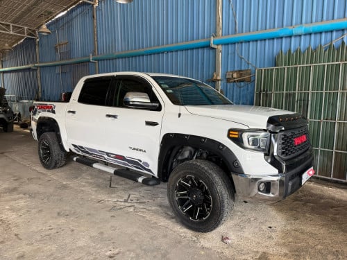 Tundra 07 ឡេីង021ដំបូលបេីកម្ចាស់ដេីមលេងតុបតែងហេីយស្អាតម៉ាសិត