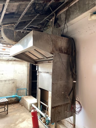 ម៉ាសុីនបូមផ្សែង អីណុក ដាក់ក្នុង ភោជនីយដ្ធាន ដោះខ្លួនឯង