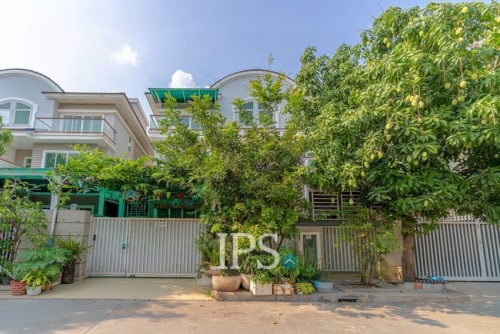 វីឡាប្រណិតសំរាប់លក់នៅ សែនសុខ ភ្នំពេញ