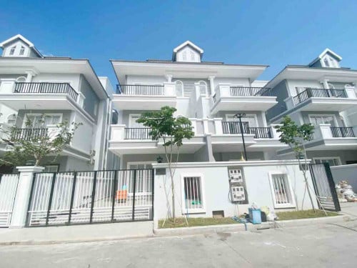 វីឡាភ្លោះសម្រាប់លក់ នៅក្នុងបុរីភ្នំពេញថ្មីអេលីតផាក2 (មានចំណូលស្រាប់ $1,200)