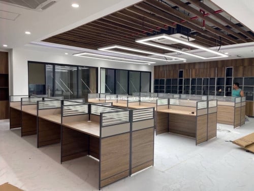 តុការិយាល័យ4 កន្លែង ទទឹង1.2m x 2.4m។ ឡៃឡុង$99